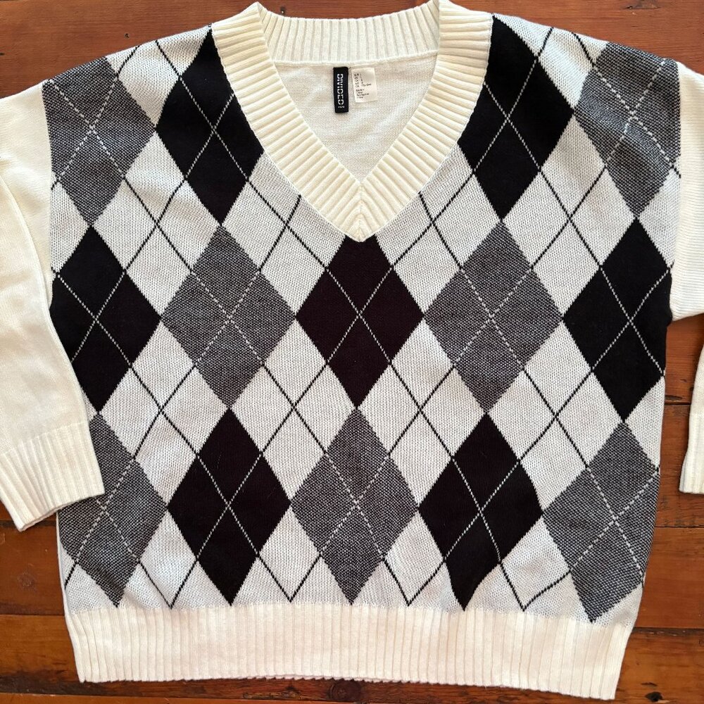 WOMENS DIVIDED BY H&M ARGYLE V NECK SWEATER, SIZE LARGE; NWOT